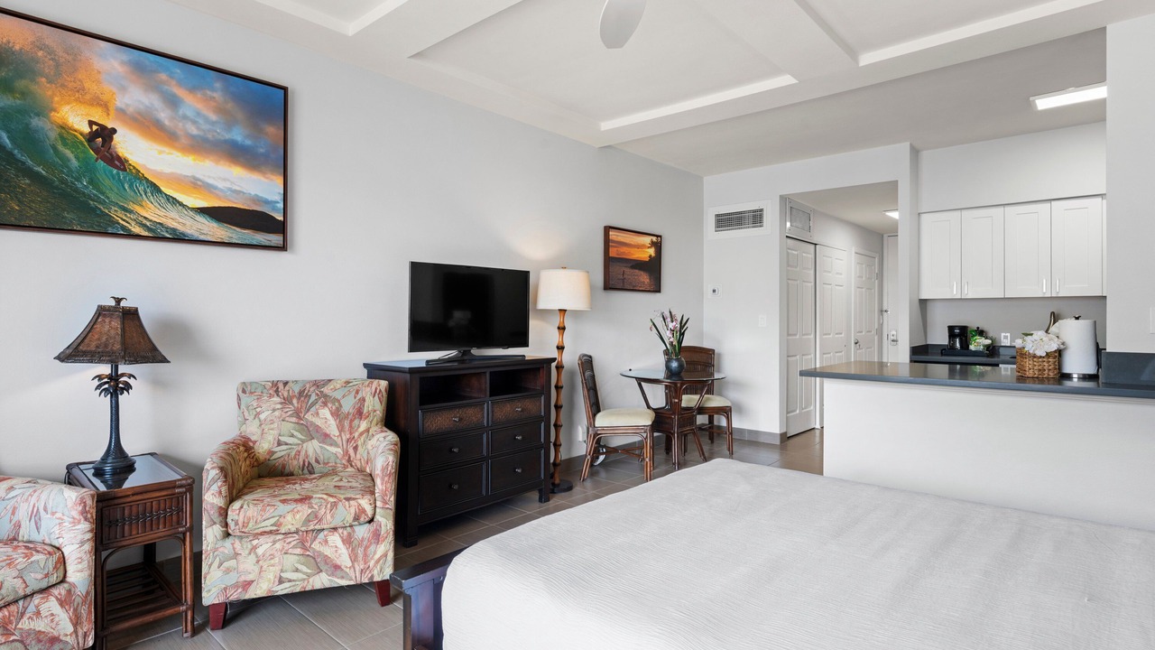 Photo of Bedroom in Historic Lahaina Front Street