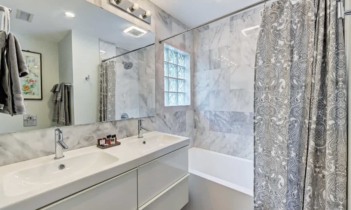 Photo of Bathroom in Cherry