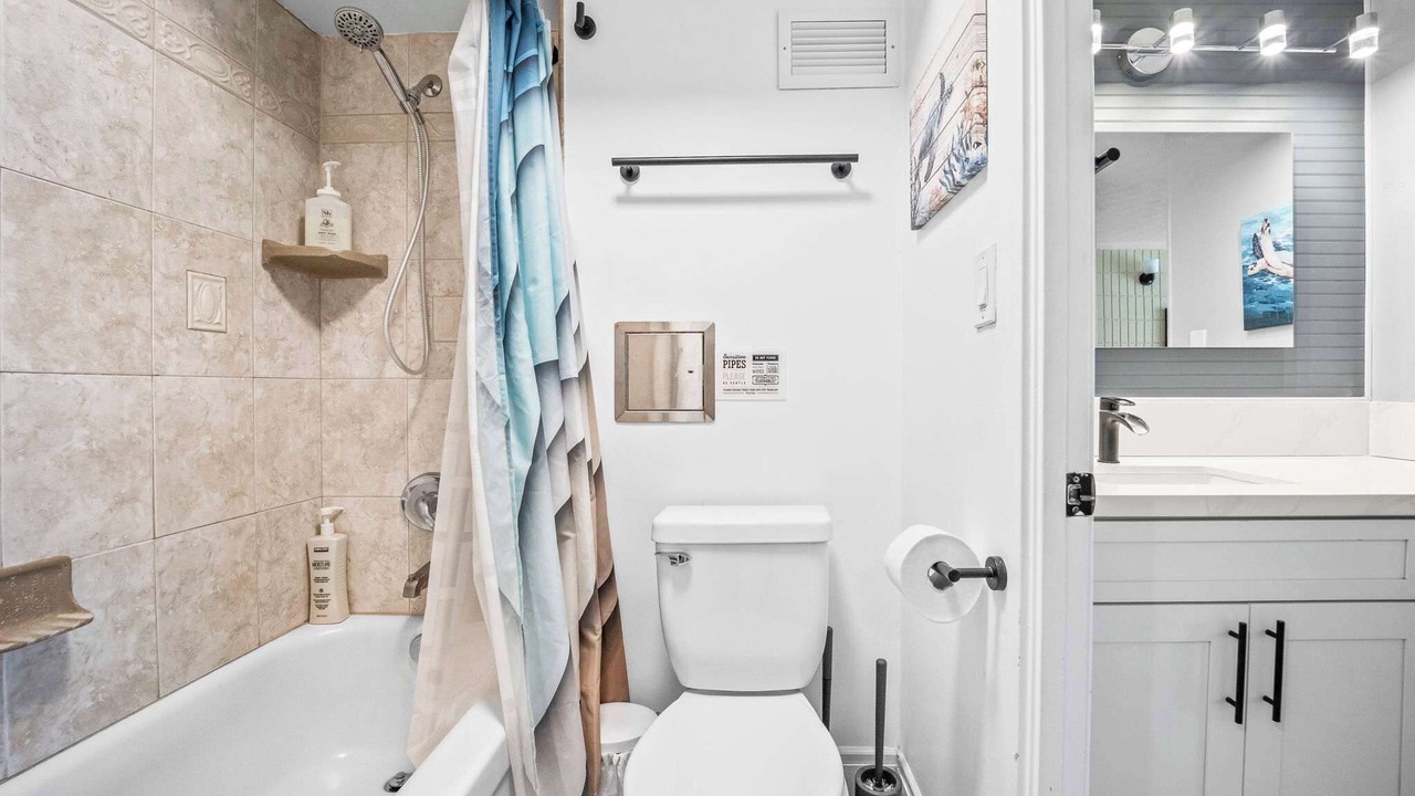 Photo of Bathroom in Punaluu