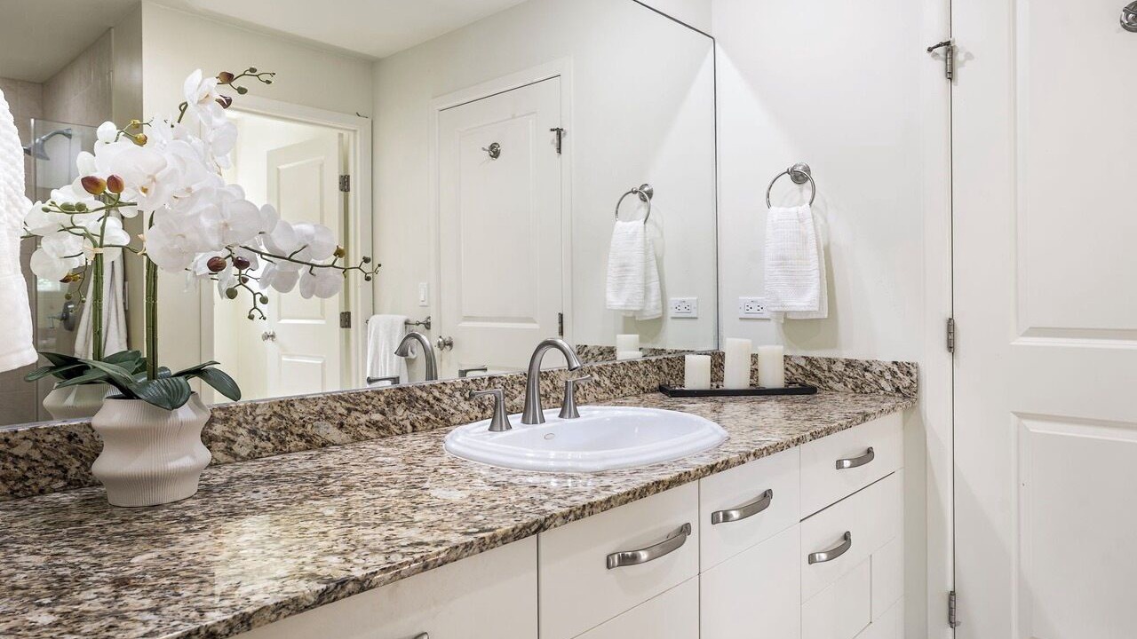 Photo of Bathroom in Kahaluu Bay