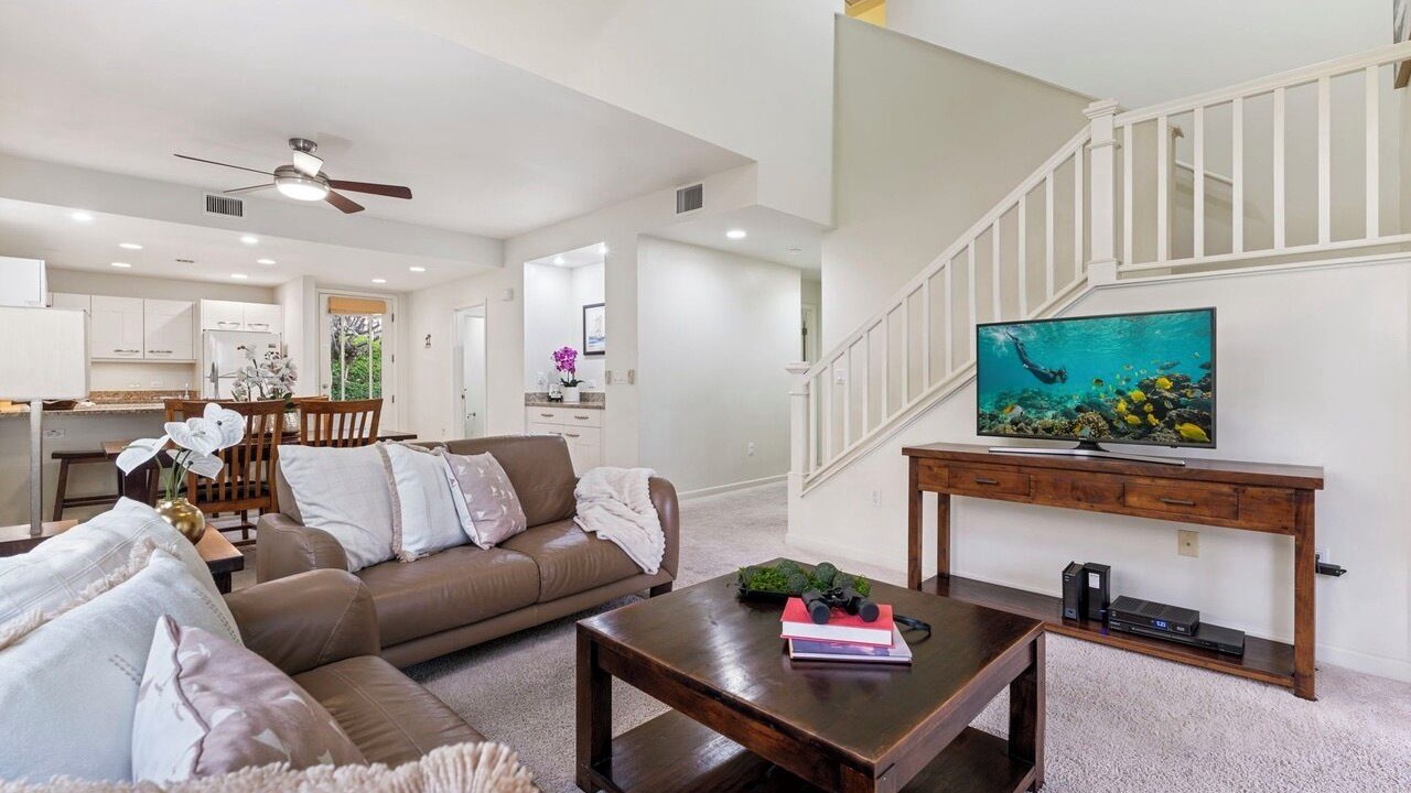 Photo of Livingroom in Kahaluu Bay