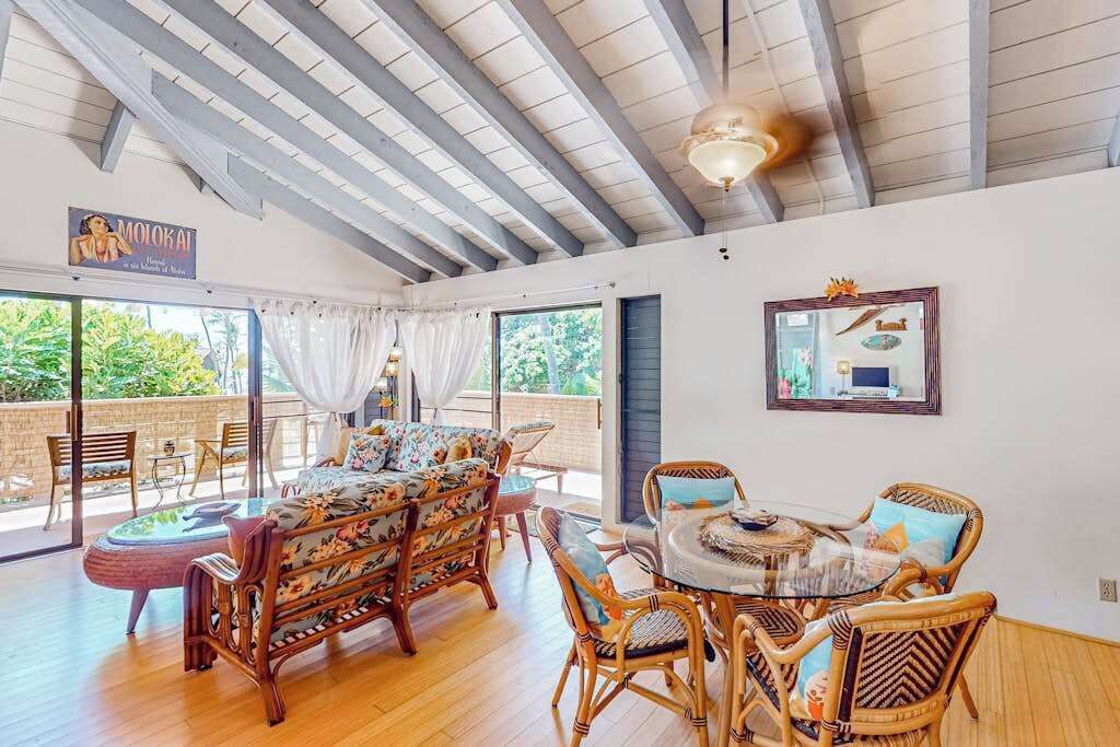 Photo of Livingroom in Maunaloa