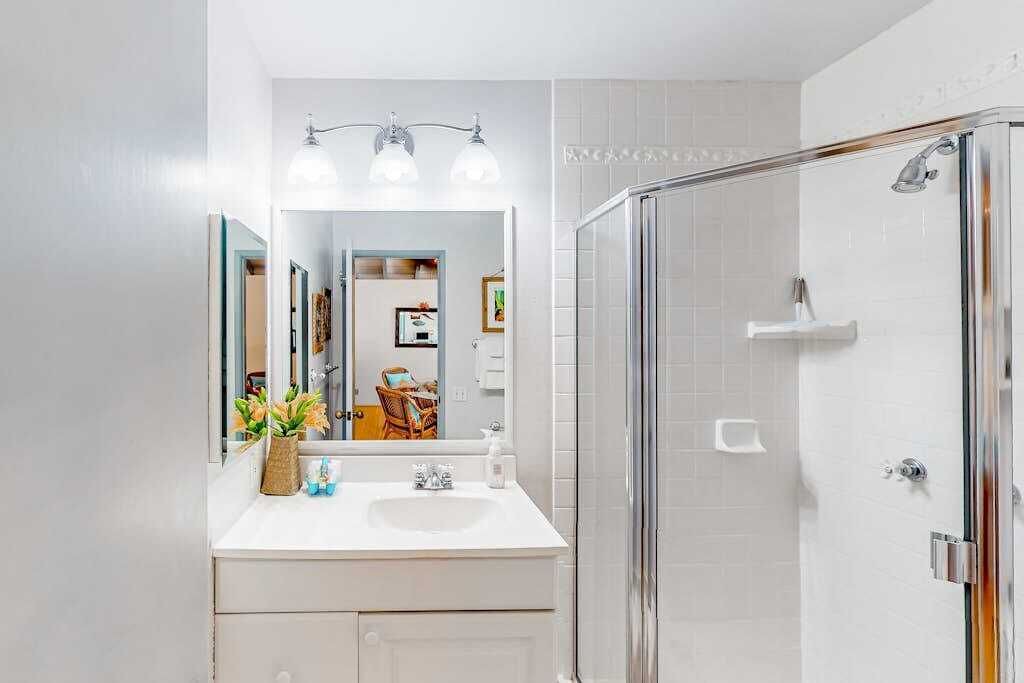 Photo of Bathroom in Maunaloa