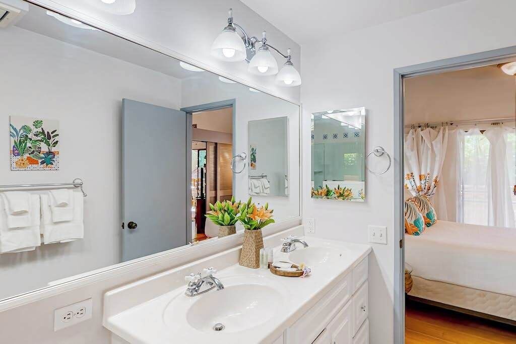 Photo of Bathroom in Maunaloa