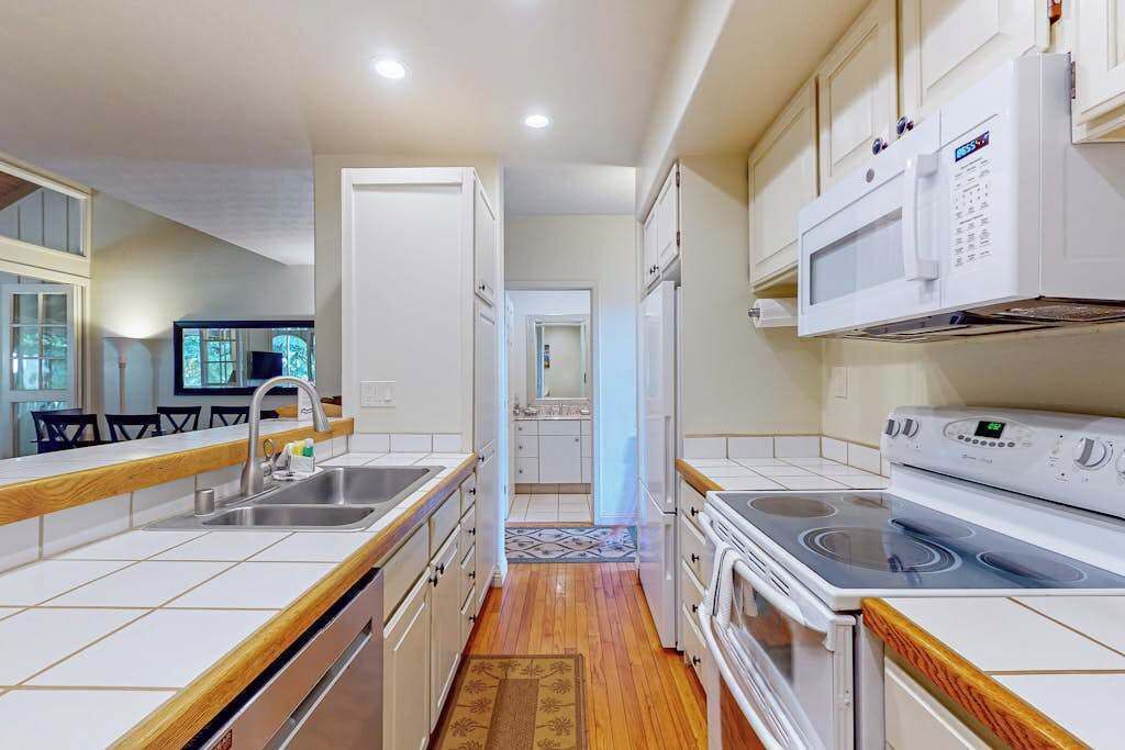Photo of Kitchen in Maunaloa
