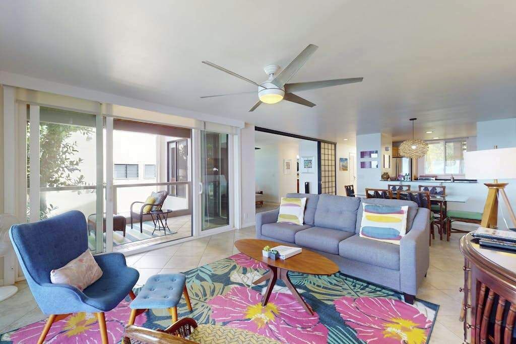 Photo of Livingroom in Kahaluu Bay