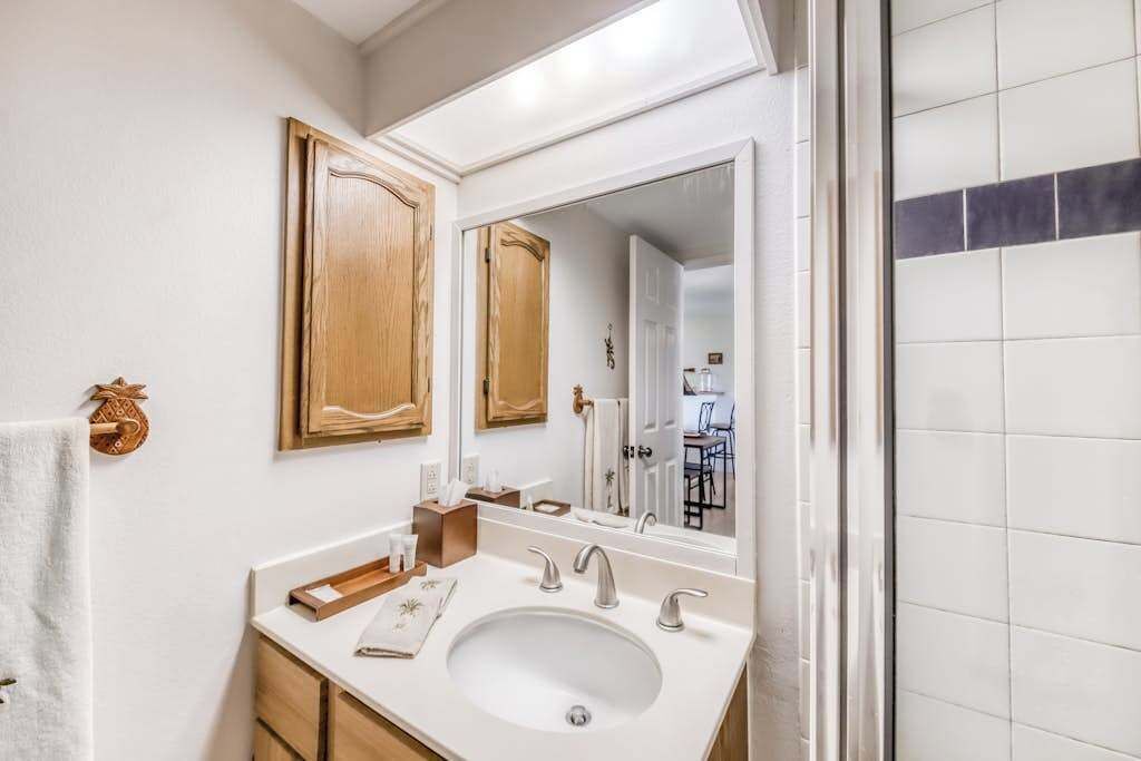 Photo of Bathroom in Maunaloa