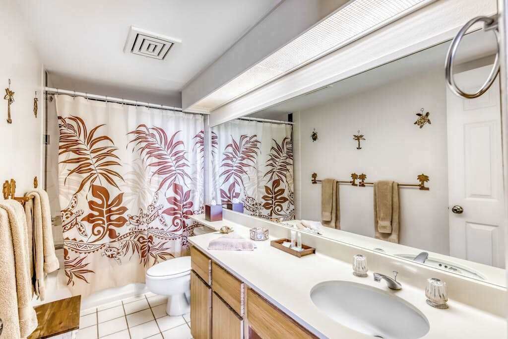 Photo of Bathroom in Maunaloa
