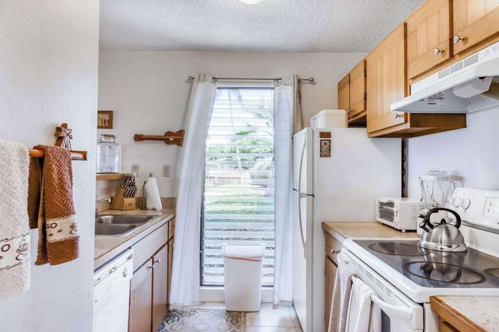 Photo of Kitchen in Maunaloa