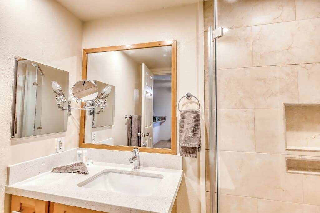 Photo of Bathroom in Maunaloa