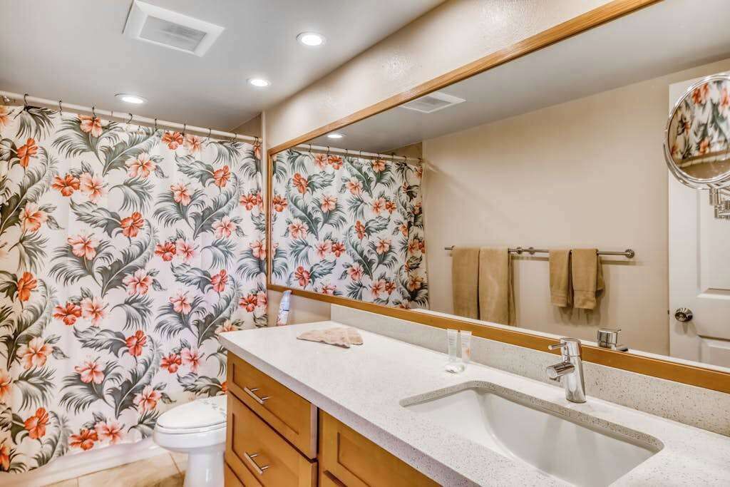 Photo of Bathroom in Maunaloa