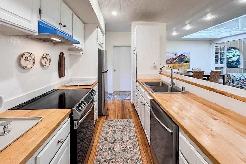 Photo of Kitchen in Maunaloa