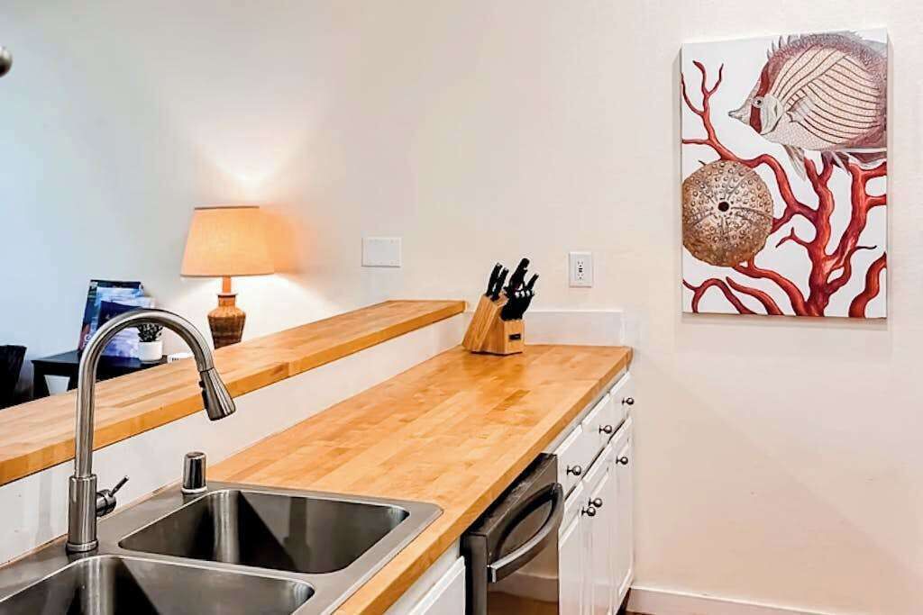 Photo of Kitchen in Maunaloa