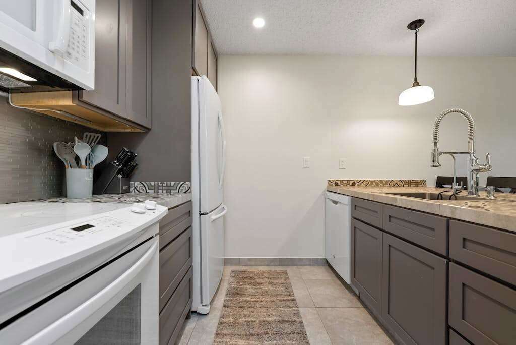 Photo of Kitchen in Maunaloa