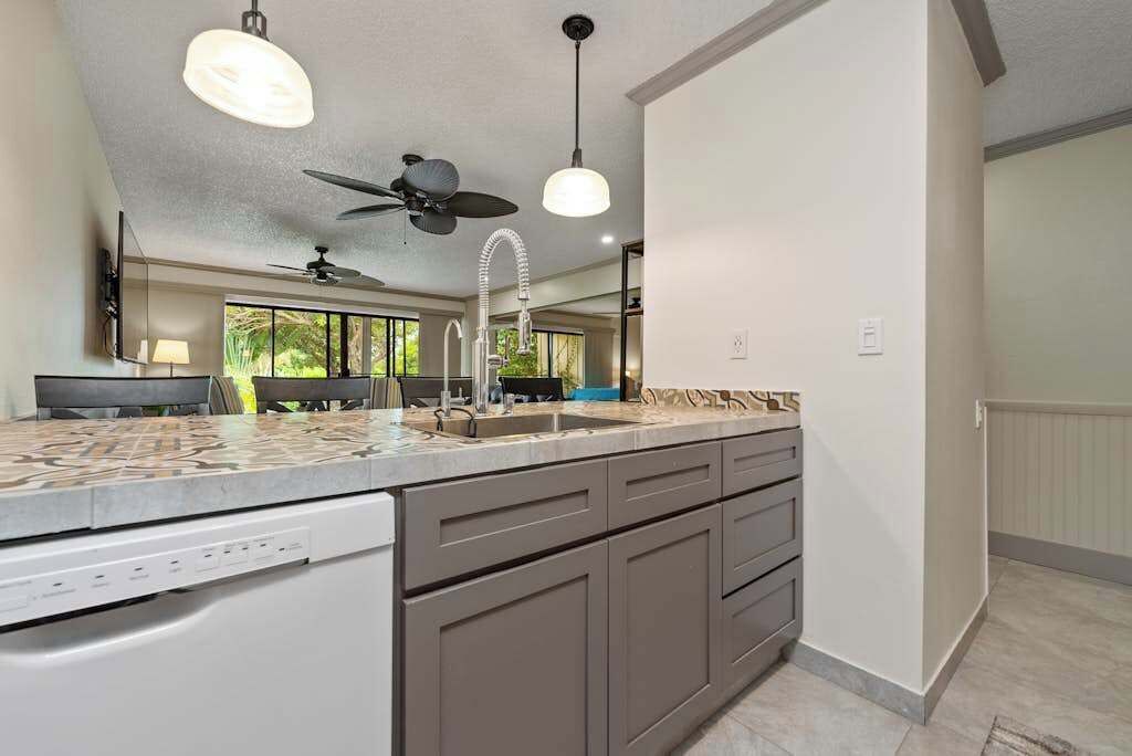 Photo of Kitchen in Maunaloa
