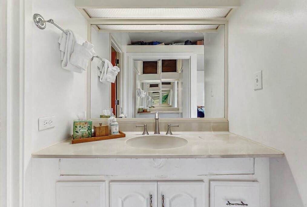 Photo of Bathroom in Maunaloa
