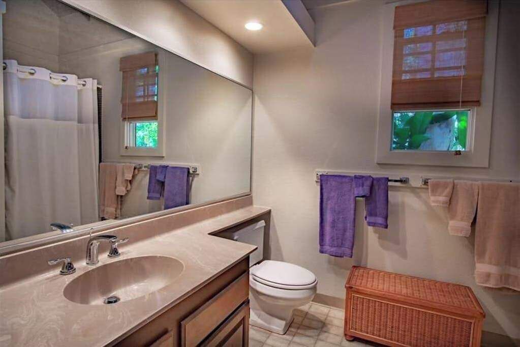 Photo of Bathroom in Maunaloa