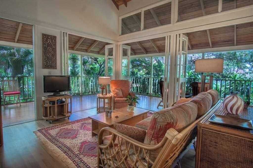 Photo of Livingroom in Maunaloa