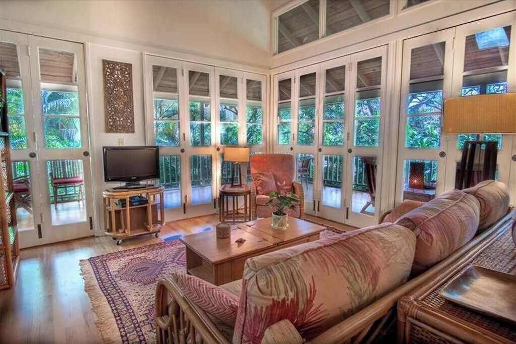 Photo of Livingroom in Maunaloa