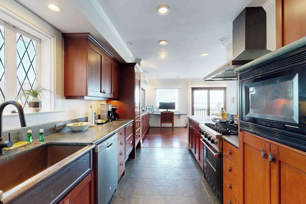 Photo of Kitchen in Diamond Head - Kapahulu - St. Louis