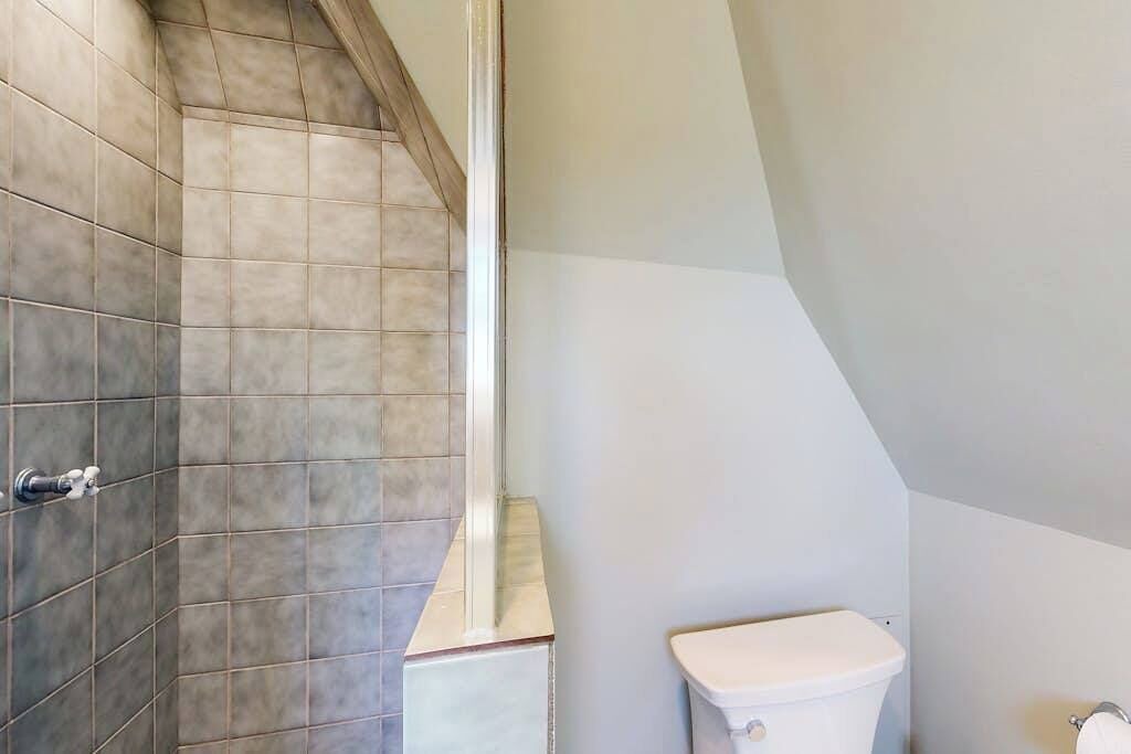 Photo of Bathroom in Diamond Head - Kapahulu - St. Louis