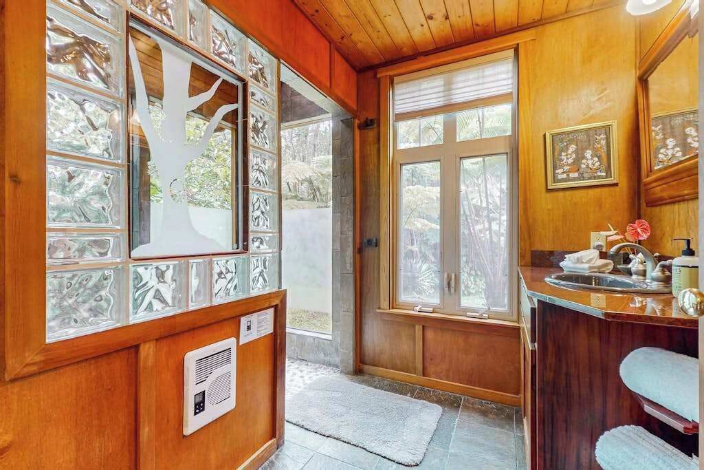 Photo of Bathroom in Volcano
