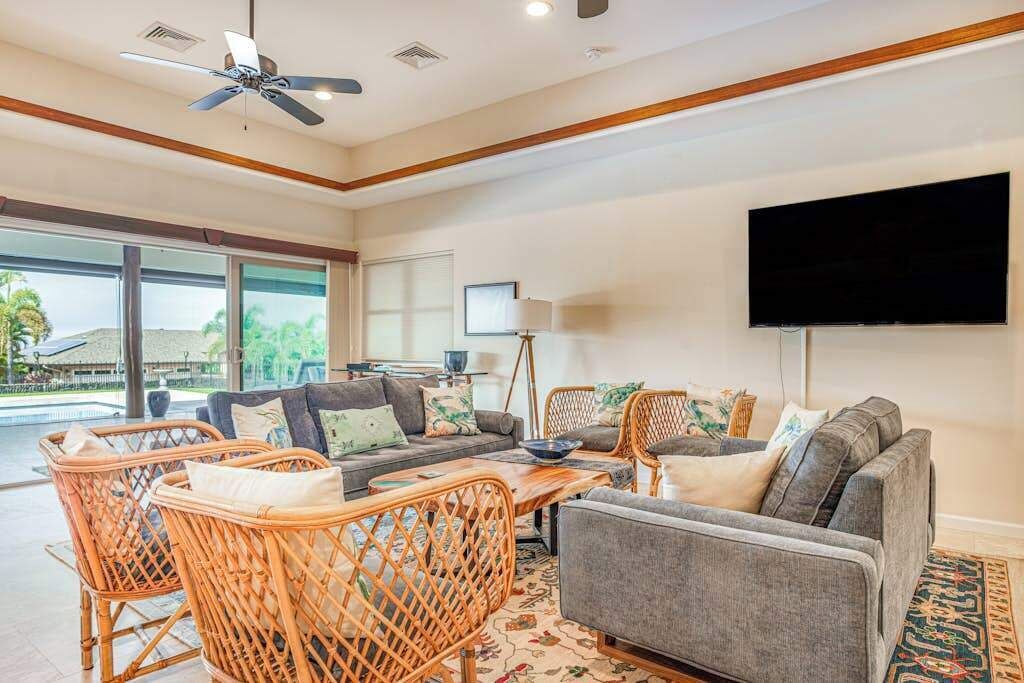 Photo of Livingroom in Alii Heights Mauka