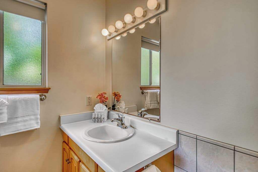 Photo of Bathroom in Kahaluu Bay