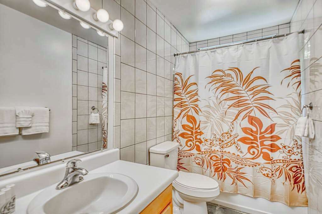 Photo of Bathroom in Kahaluu Bay