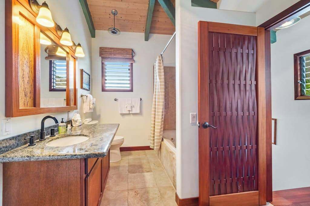 Photo of Bathroom in Honaunau-Napoopoo