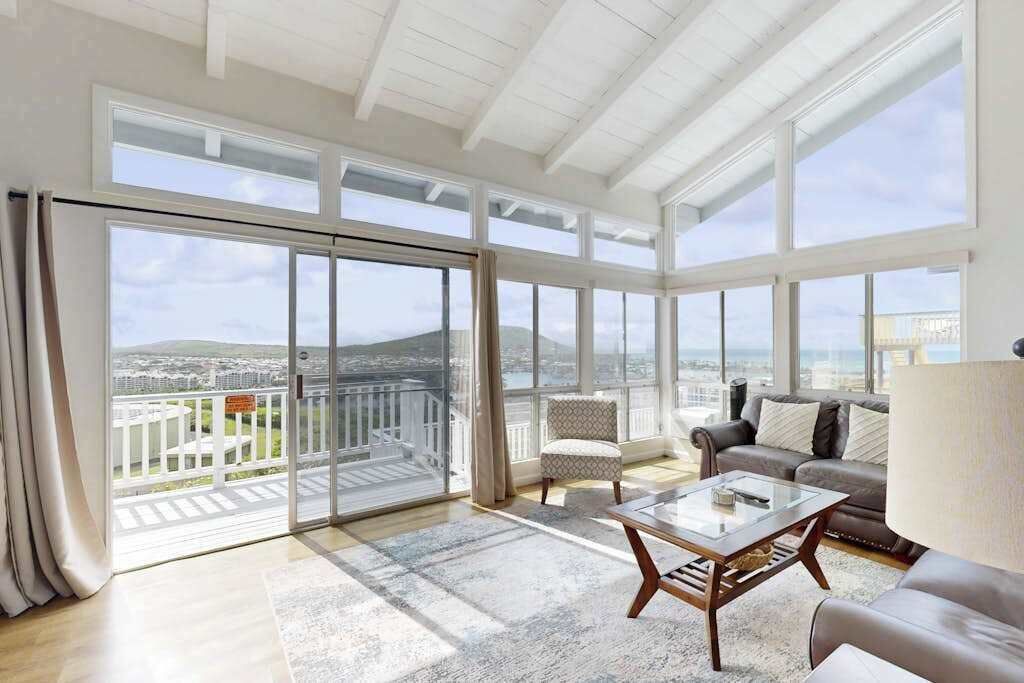 Photo of Livingroom in Hawaii Kai
