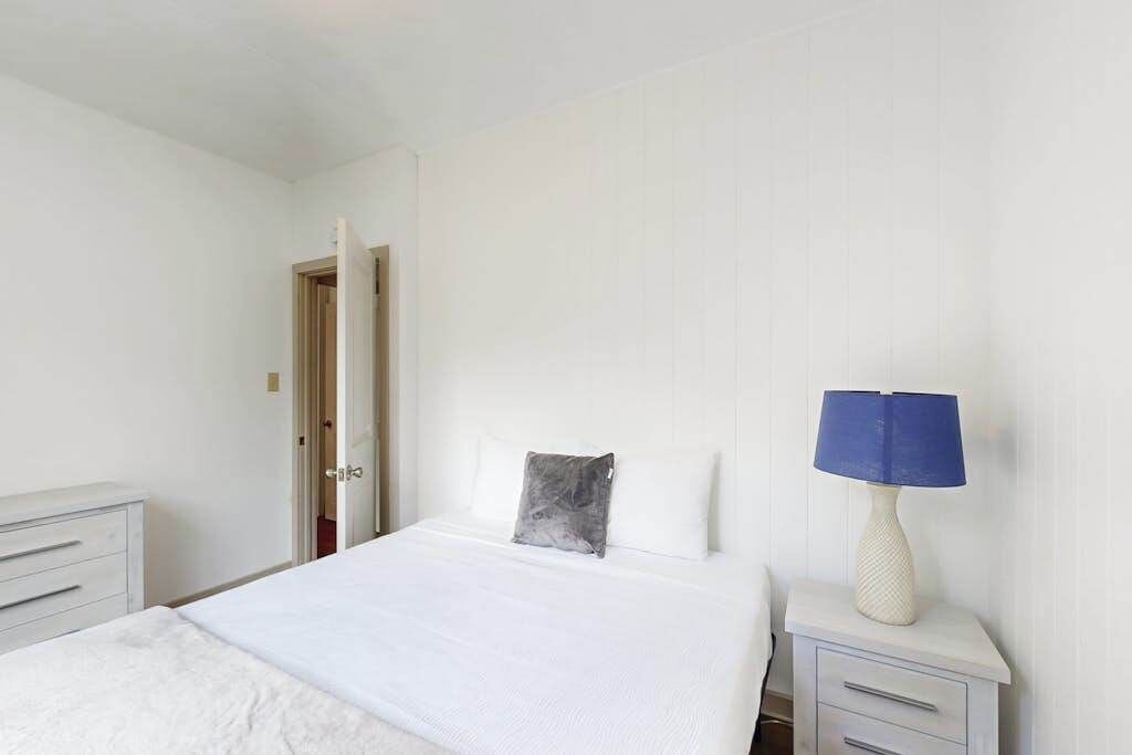 Photo of Bedroom in Kalihi Valley