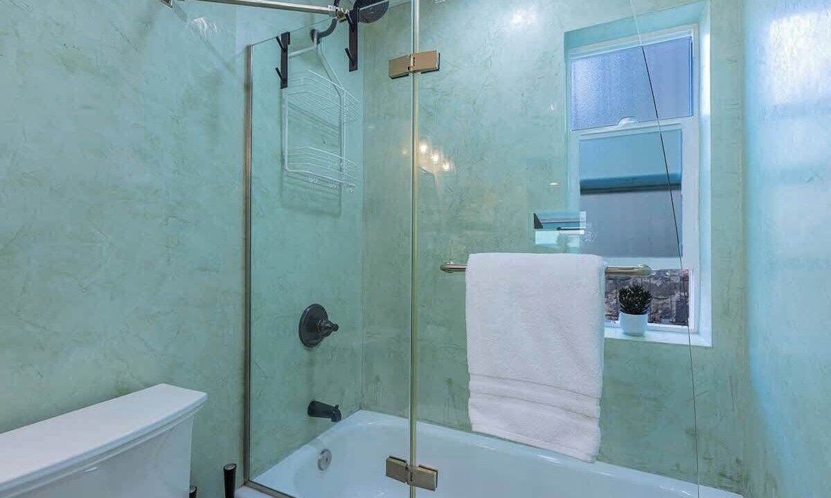 Photo of Bathroom in Wailuku