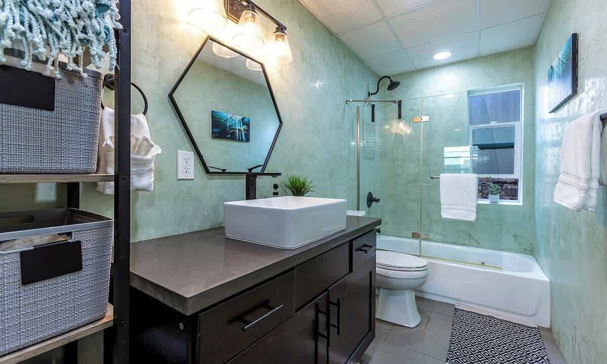 Photo of Bathroom in Wailuku