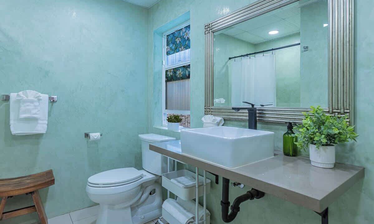 Photo of Bathroom in Wailuku