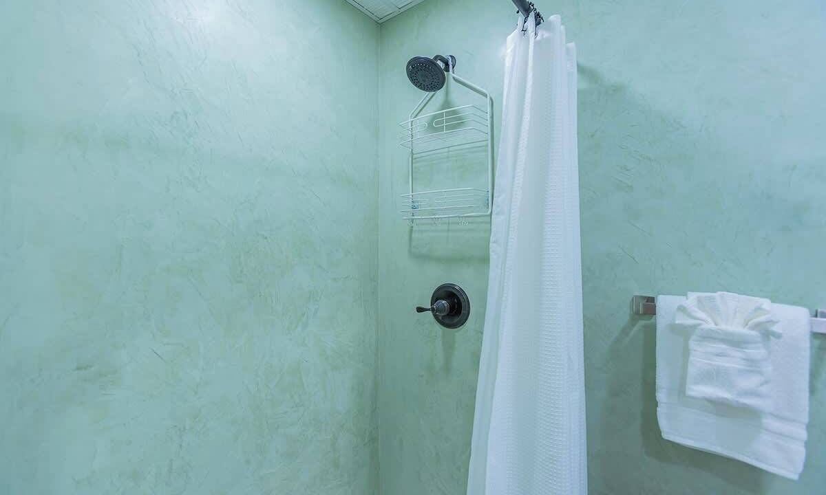 Photo of Bathroom in Wailuku