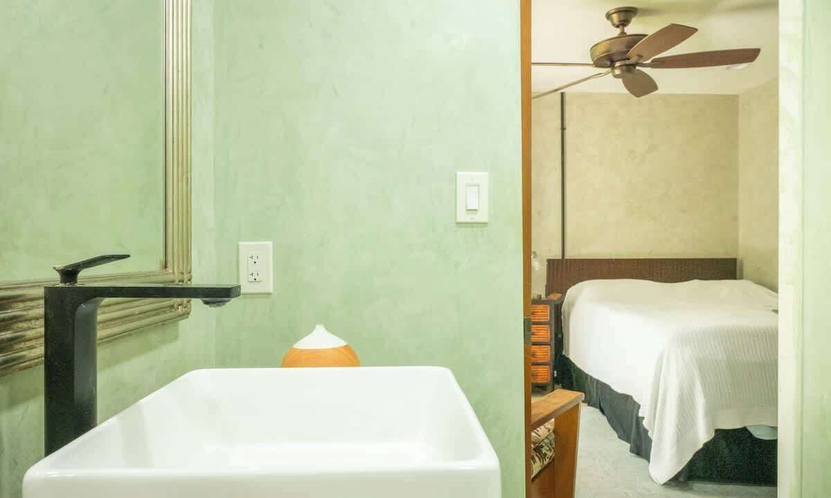 Photo of Bathroom in Wailuku