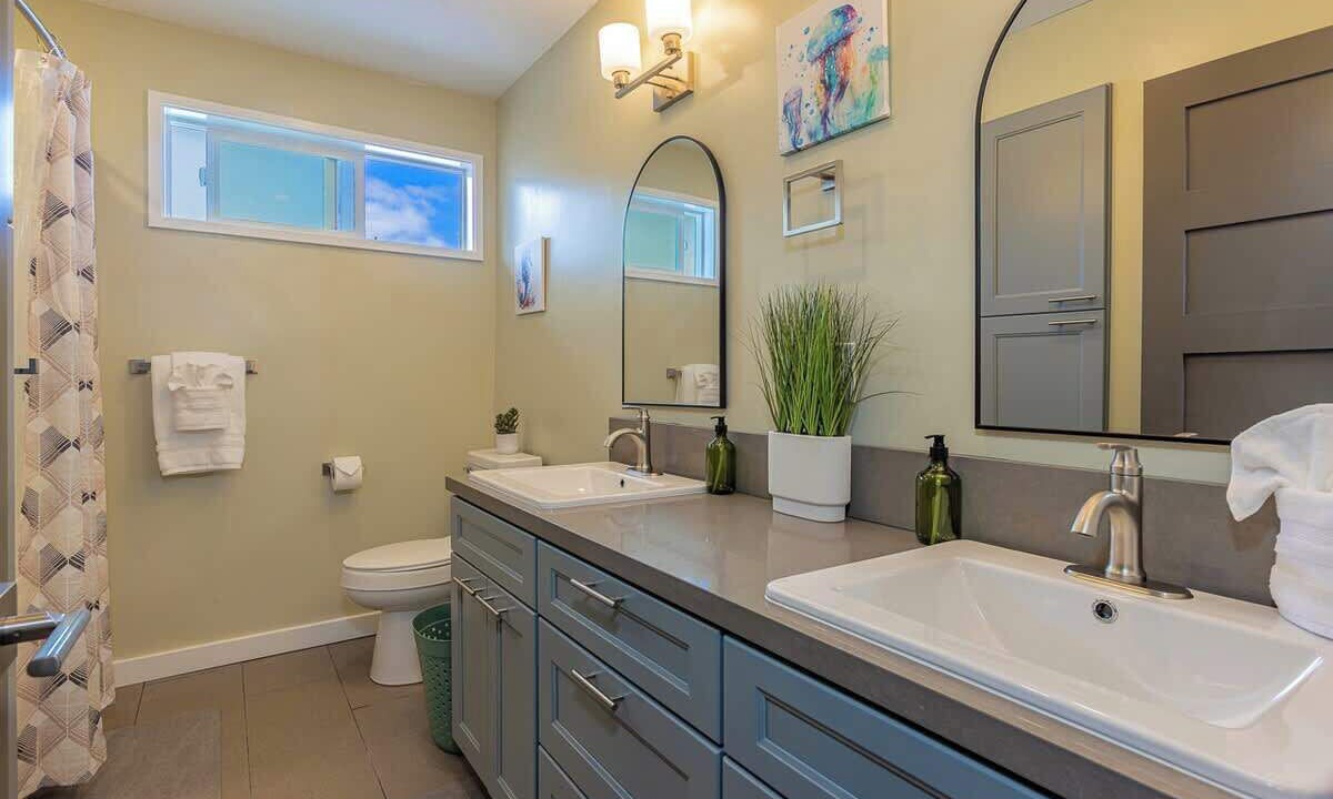 Photo of Bathroom in Wailuku