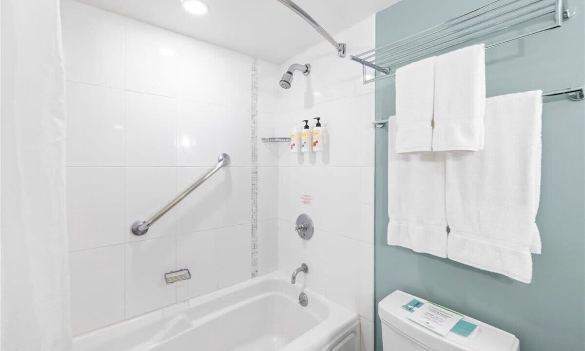 Photo of Bathroom in Ala Moana