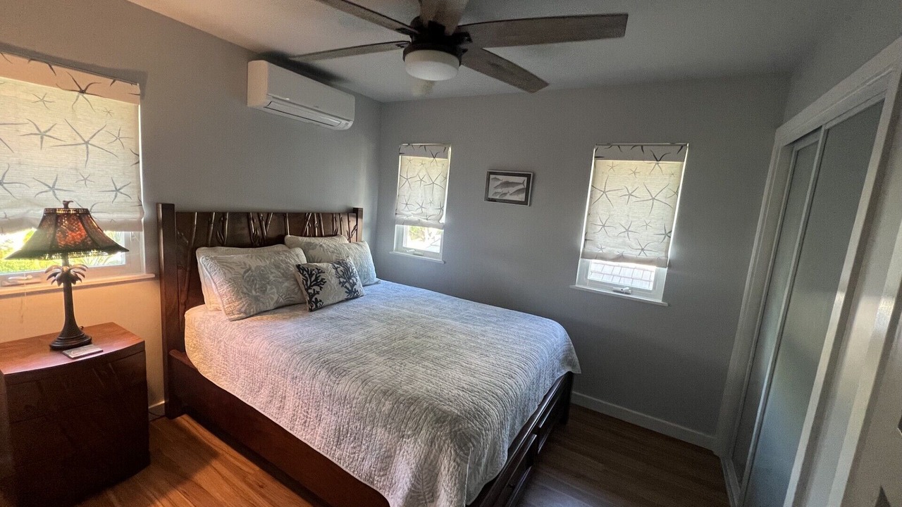 Photo of Bedroom in Portlock