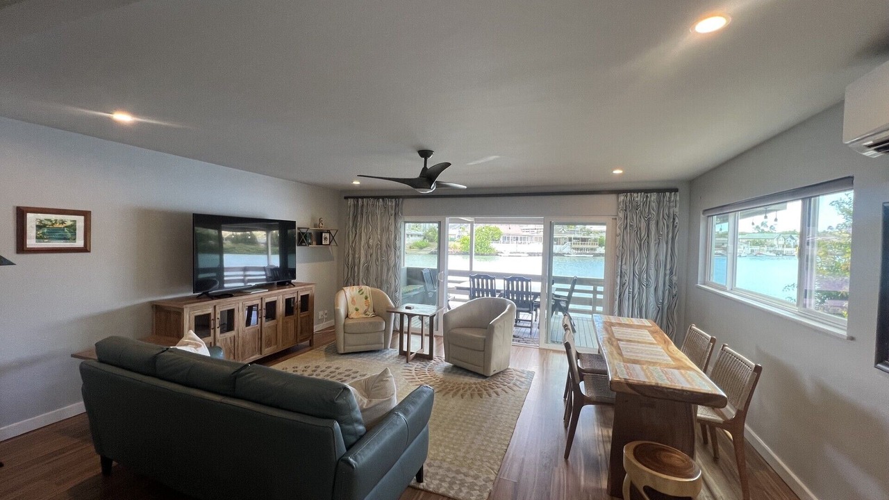 Photo of Livingroom in Portlock