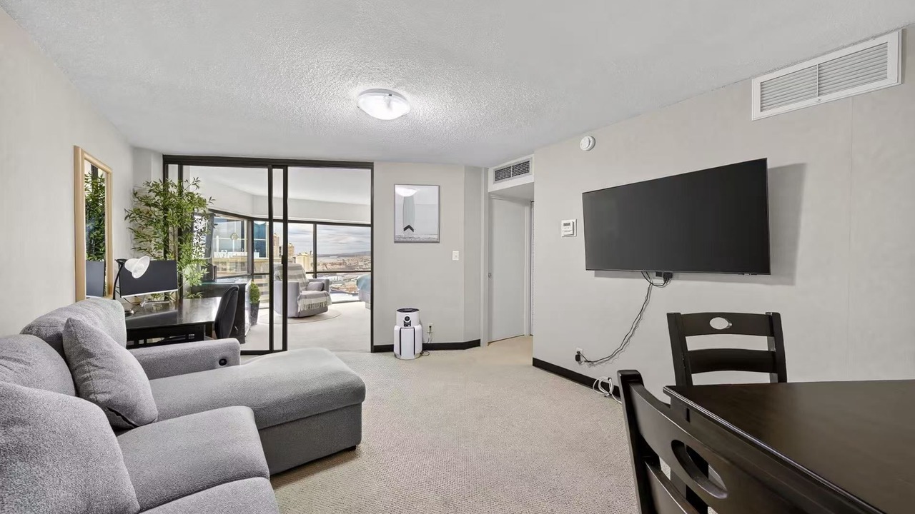 Photo of Livingroom in Downtown Honolulu