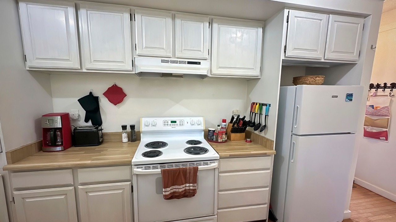 Photo of Kitchen in Maunaloa