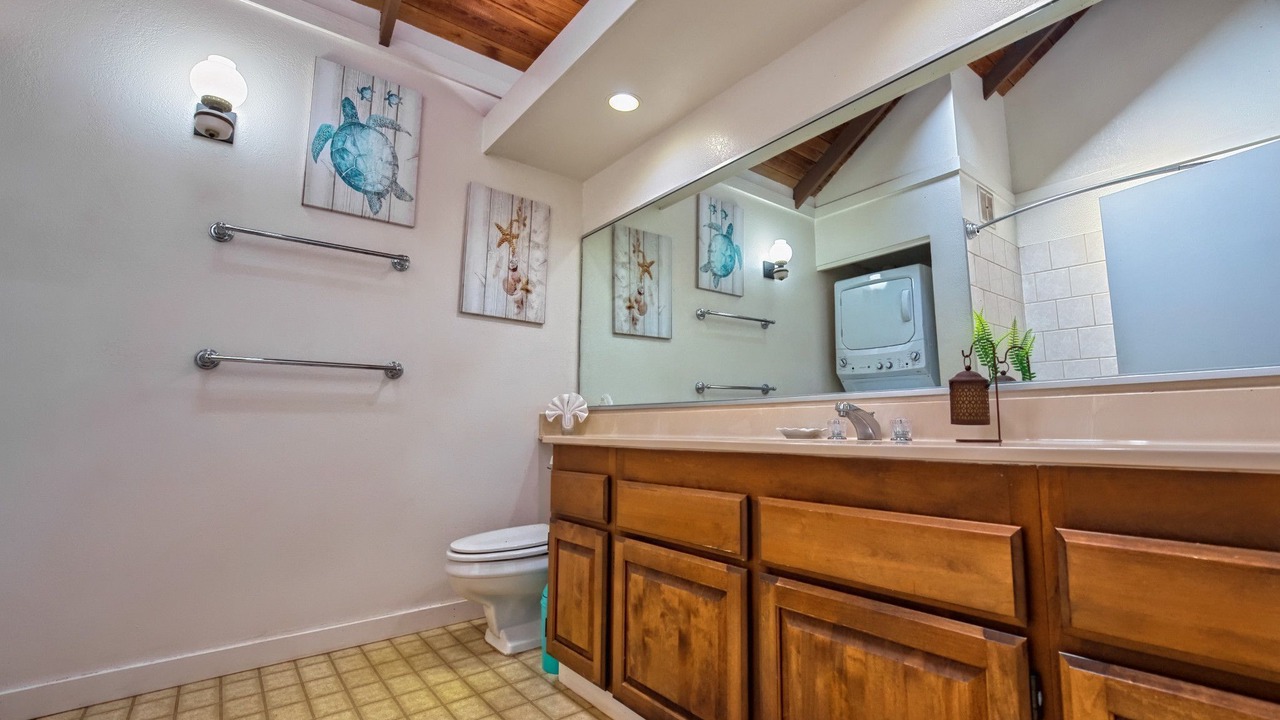 Photo of Bathroom in Maunaloa