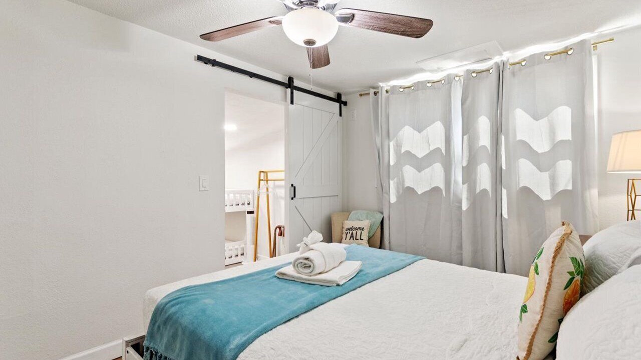 Photo of Bedroom in Lake Hamilton