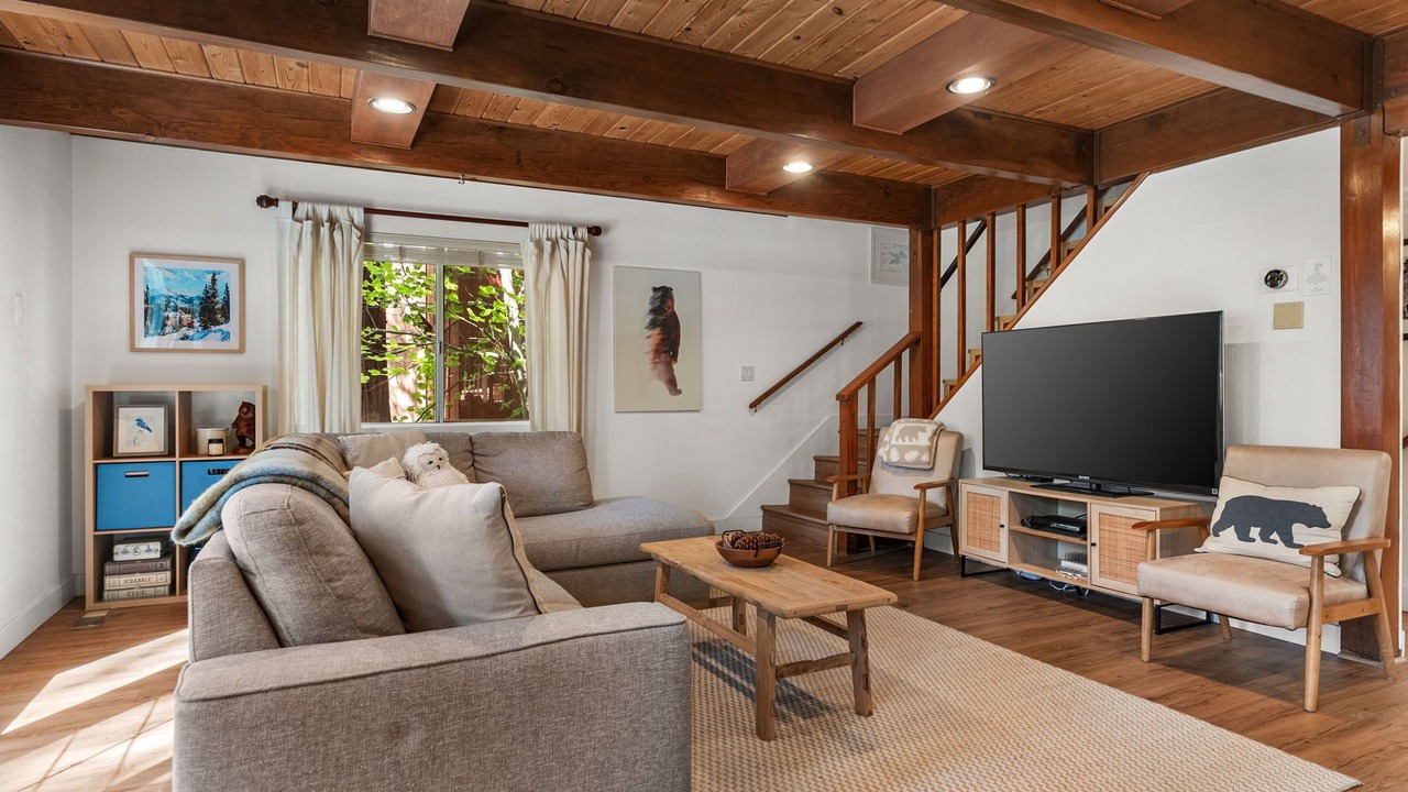 Photo of Livingroom in Arrowhead Villas