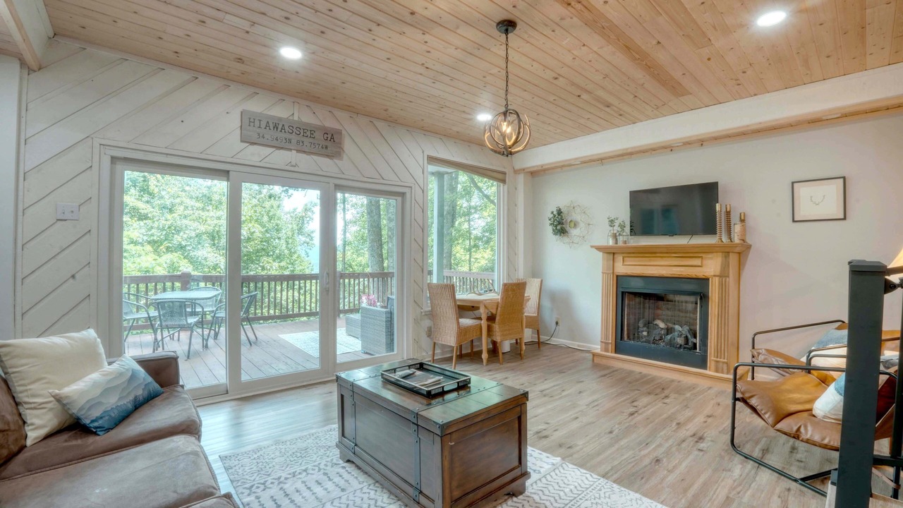 Photo of Livingroom in Hiawassee