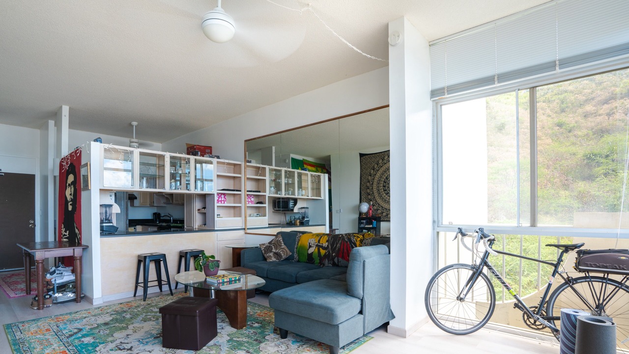 Photo of Livingroom in Tantalus