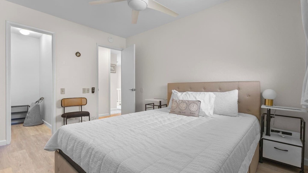 Photo of Bedroom in Portlock