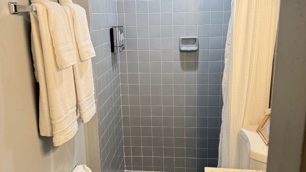 Photo of Bathroom in Harbordale